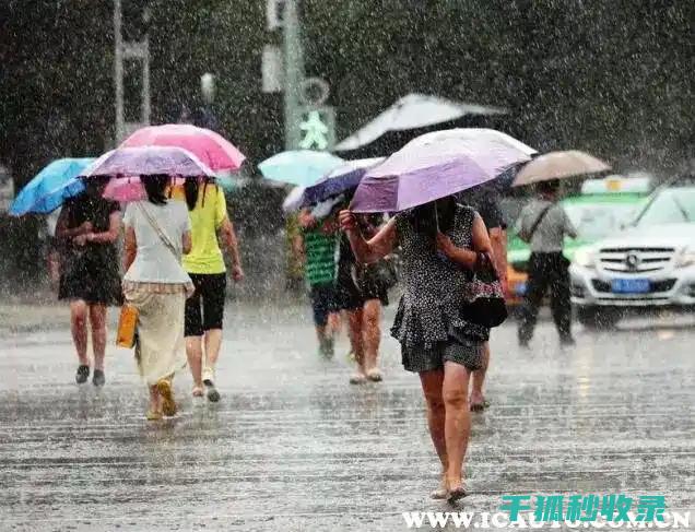 雨天驾驶：后视镜防雨功能的重要性 (雨天开车后视镜看不清怎么办)